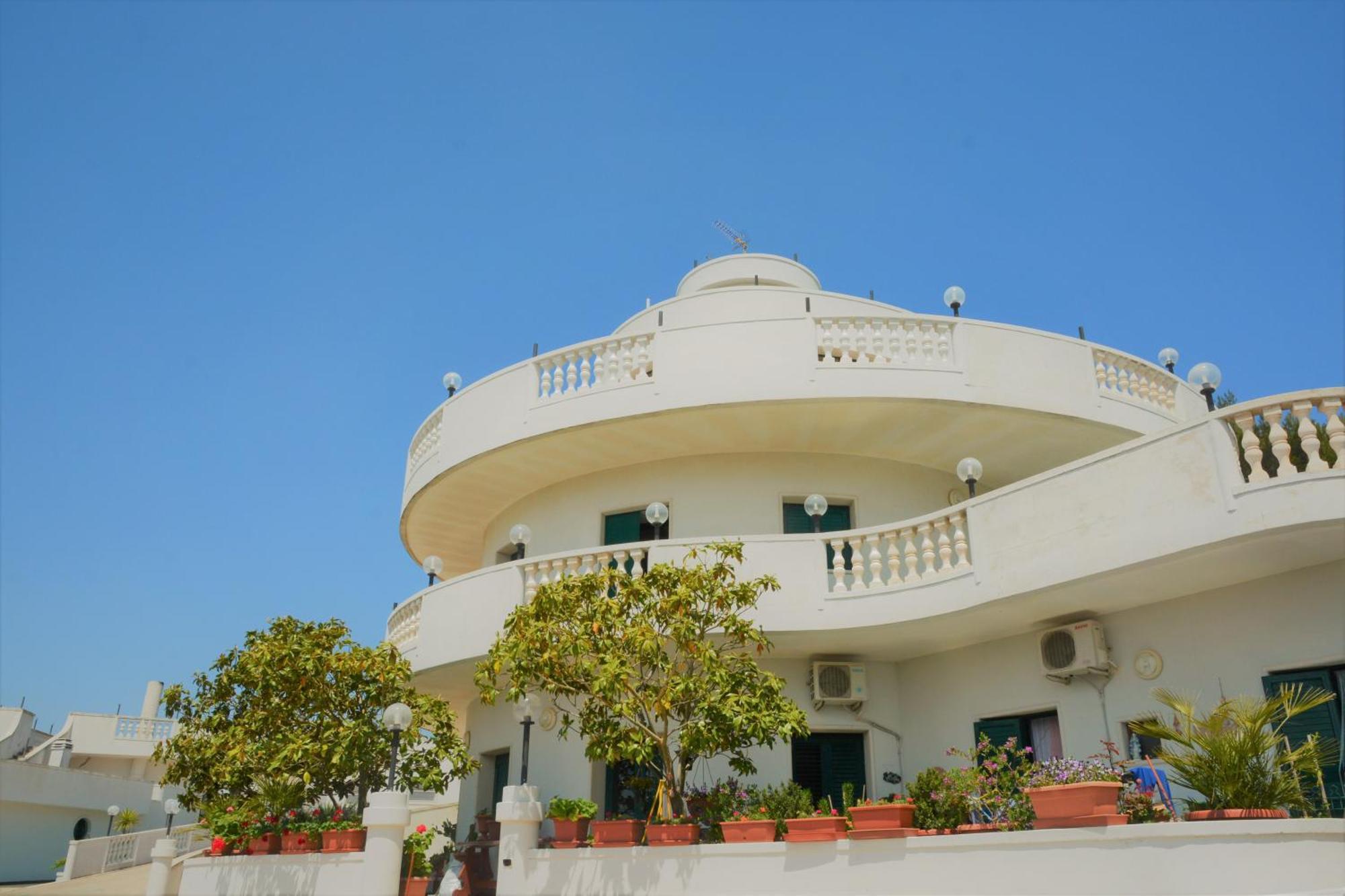 Hotel Falco D'Oro Чистернино Экстерьер фото