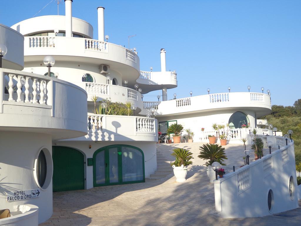 Hotel Falco D'Oro Чистернино Экстерьер фото