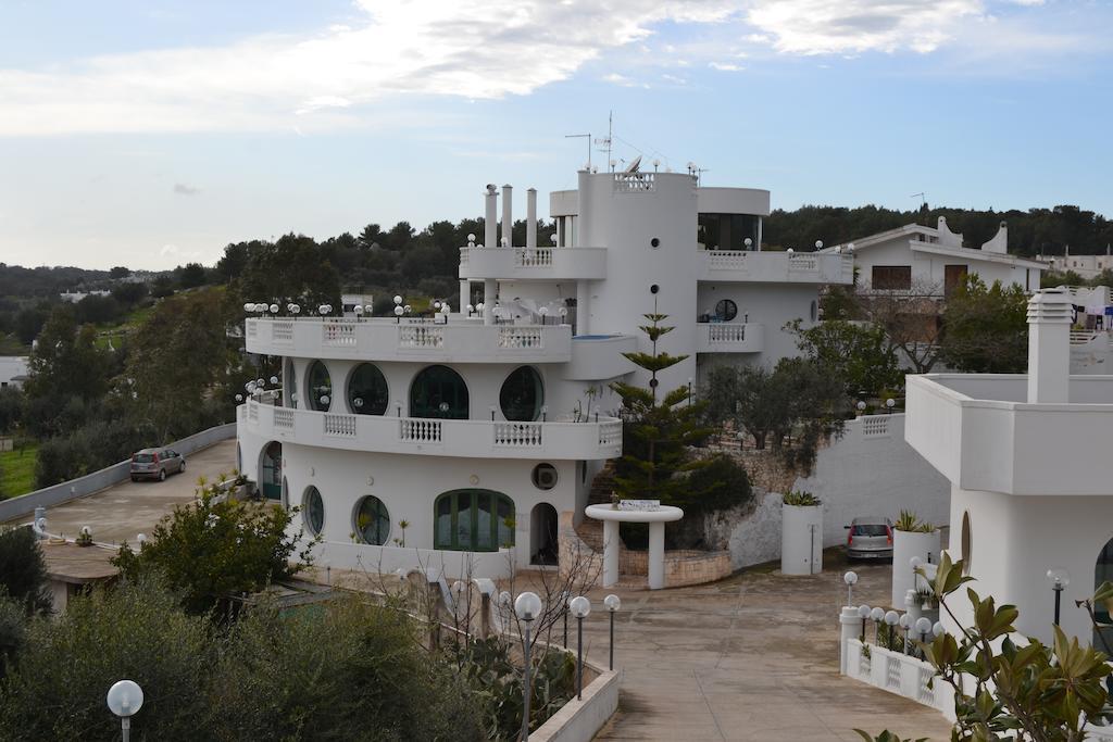 Hotel Falco D'Oro Чистернино Экстерьер фото