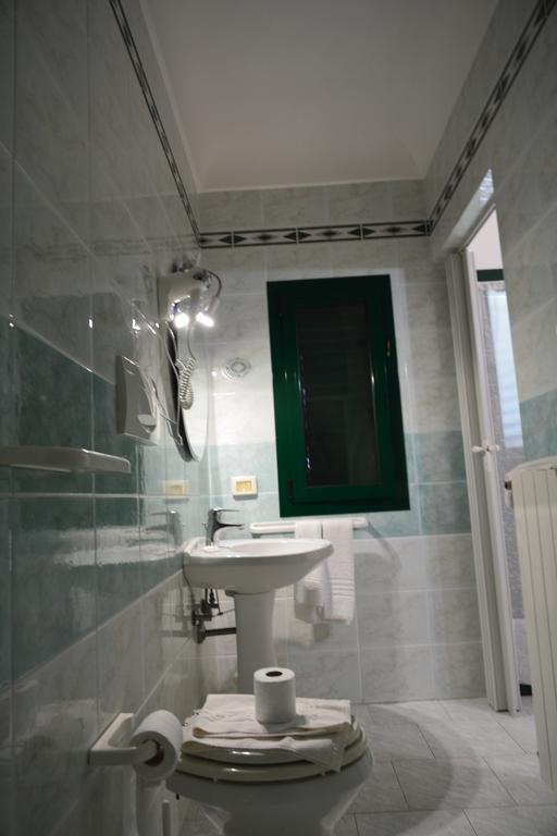 Hotel Falco D'Oro Чистернино Экстерьер фото