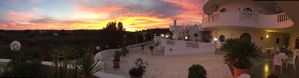 Hotel Falco D'Oro Чистернино Экстерьер фото