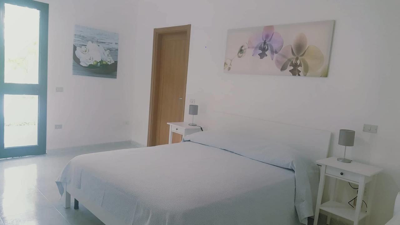 Hotel Falco D'Oro Чистернино Экстерьер фото