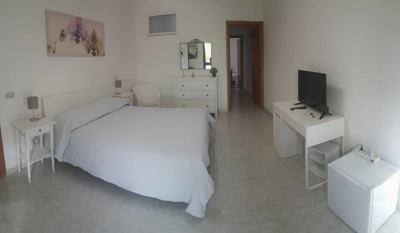 Hotel Falco D'Oro Чистернино Экстерьер фото