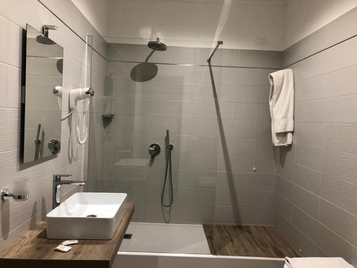 Hotel Falco D'Oro Чистернино Экстерьер фото